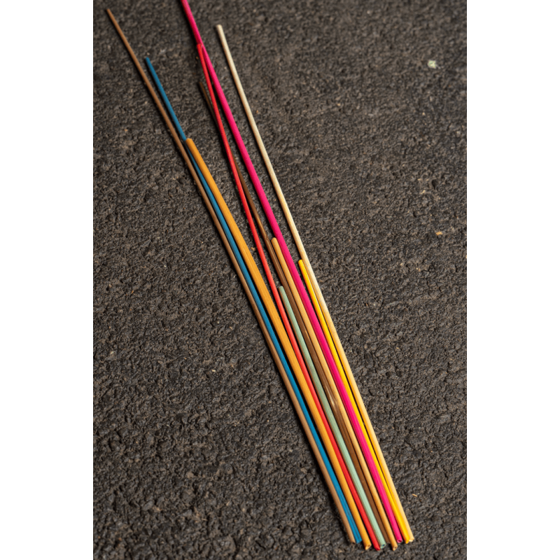 Multi colored Rye straw sample